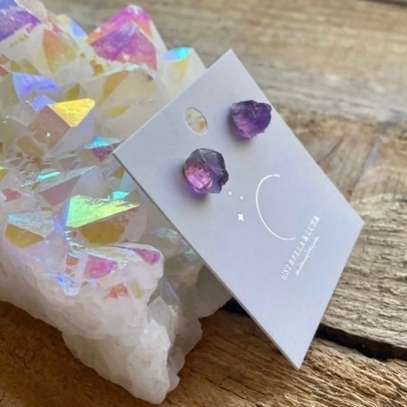 π New Raw Amethyst Crystal Stud Gemstone Earrings - Picture 2 of 9